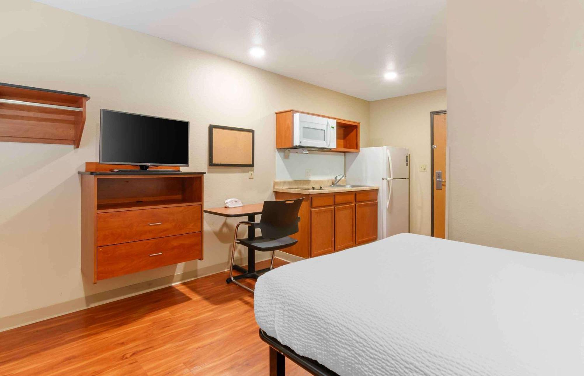 Extended Stay America Select Suites - Kansas City - Stadium Independence Exterior photo