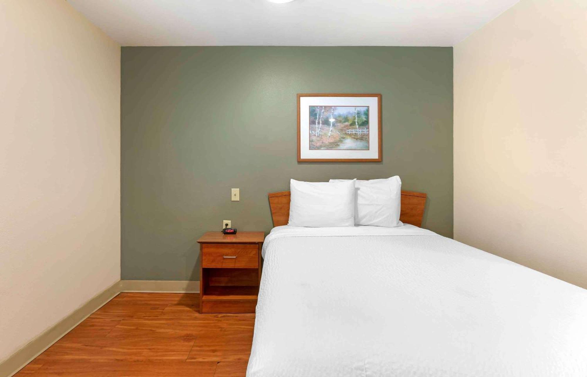 Extended Stay America Select Suites - Kansas City - Stadium Independence Exterior photo