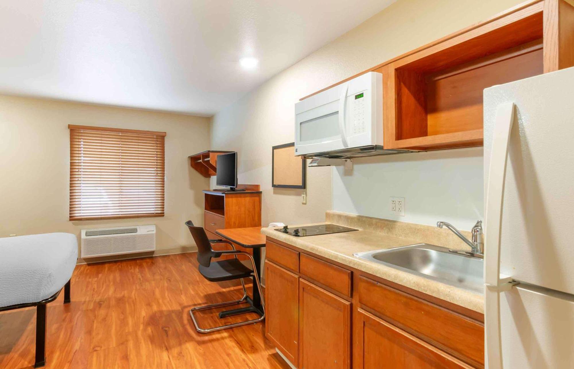 Extended Stay America Select Suites - Kansas City - Stadium Independence Exterior photo