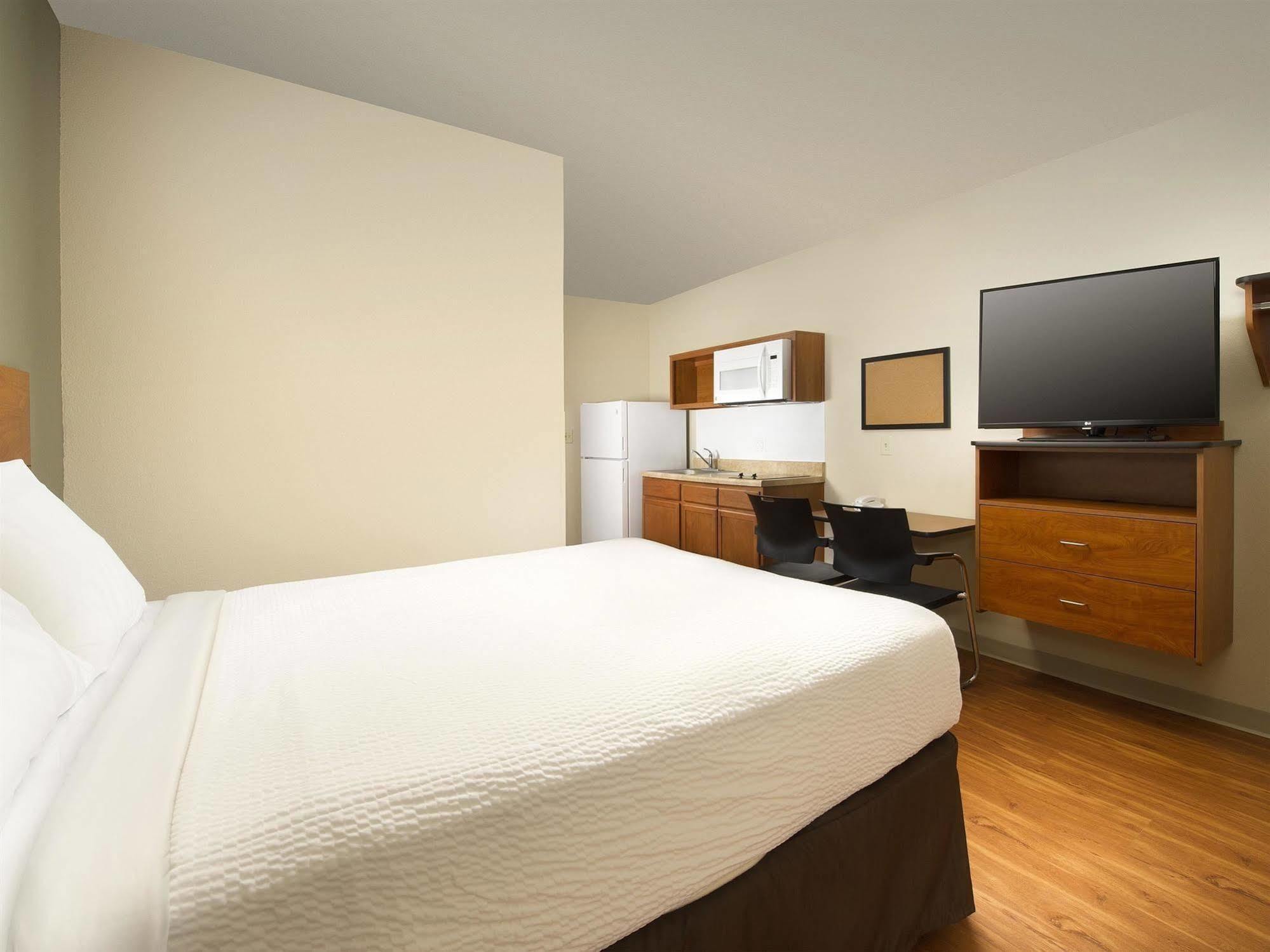 Extended Stay America Select Suites - Kansas City - Stadium Independence Exterior photo